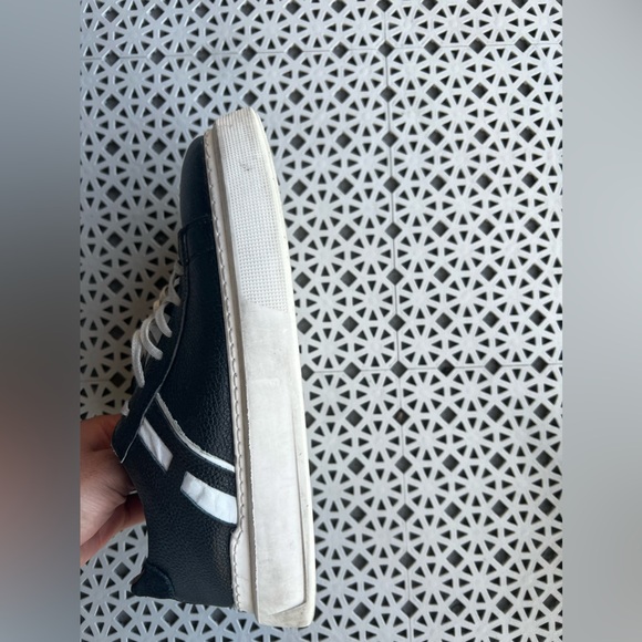 SHOE CLOSET CLEARANCE - Picture 4 of 13